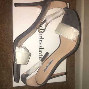 Charles David Size 11 Grey Suede Sandals